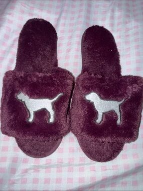 Plush Dog Logo Slide Slippers in Deep Burgundy